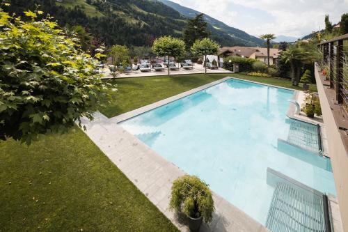 Πισίνα στο ή κοντά στο Hotel Chalet Das Alpenschlössel