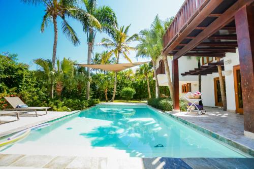 Bazén v ubytování Private Pool Villa in PuntaCana Resort & Club nebo v jeho okolí