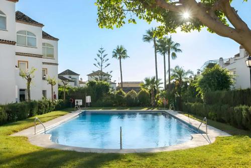The Marbella Beach House - 4min Walk to the Sea