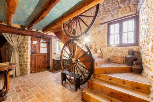 Imagen de la galería de Can Miqueló - casa rural 16 hòstes, en Prat de Comte