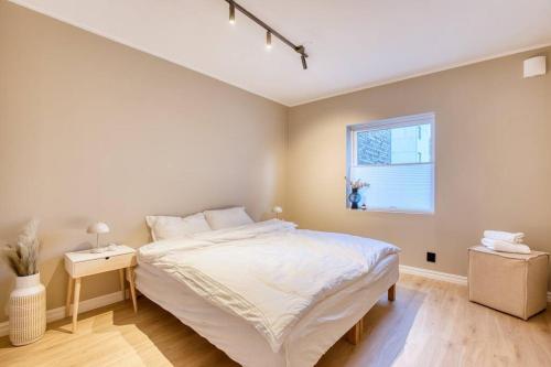 Llit o llits en una habitació de Nyoppusset - Leilighet i sentrum