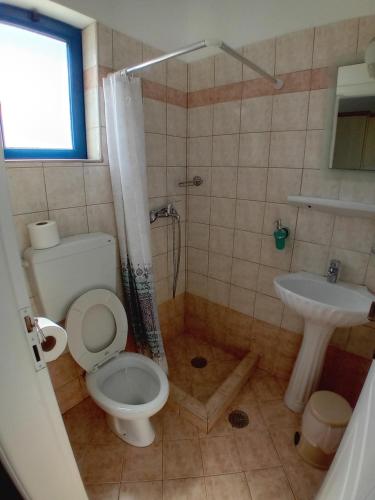 a bathroom with a toilet and a sink at Agnantema in Iraklia
