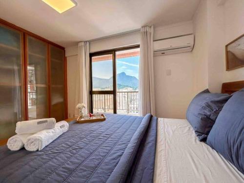 Image showcasing DTown Penthouse - 4bd-4ba Parking Gym, Chicago, United States