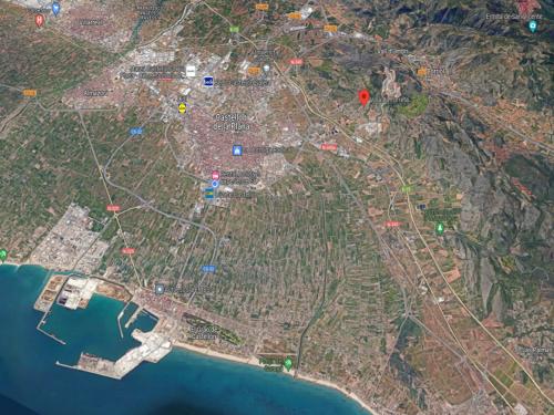 un mapa de una ciudad con puntos rojos y amarillos en Villa La Torreta Ref056, en Castellón de la Plana