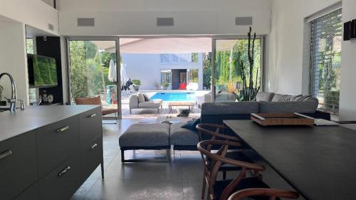 LA VILLA KORLEA AVEC PISCINE AIX LES BAINS