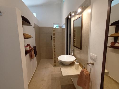 Ένα μπάνιο στο Villa Ixchel private pool