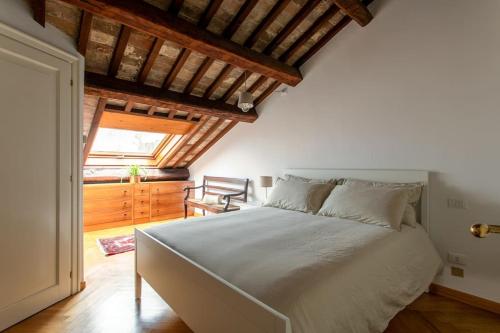 Un pat sau paturi într-o cameră la Santi 40 by Welc(h)ome
