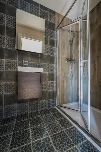 a bathroom with a shower and a sink at The White Horse Hotel in Leiston