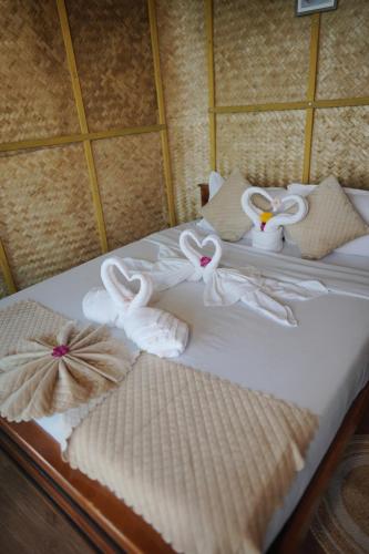 Una cama o camas en una habitación de Qatsyir Horizon