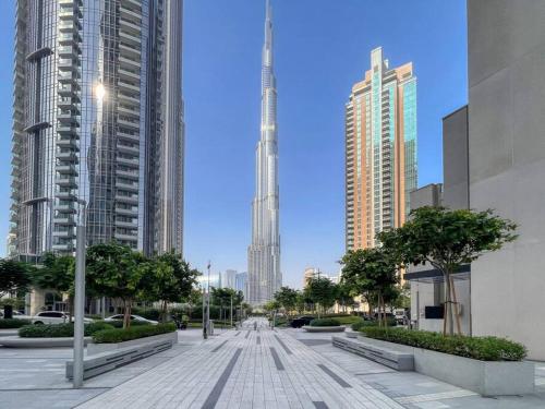 Burj Khalifa Views Stylish 2BR Near Dubai Mall and Metro