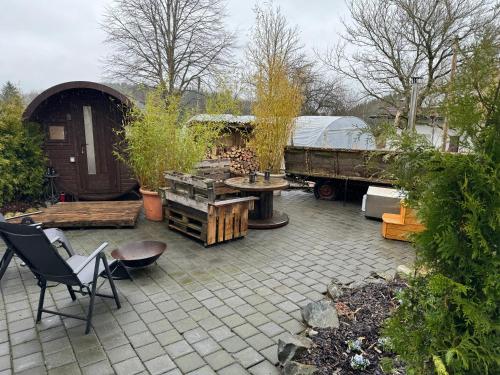 a patio with a trailer and a table and a truck at Willkommen im Alpen Relax in Obergünzburg
