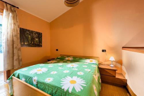 Un pat sau paturi într-o cameră la VILLAGGIO DANUBIO