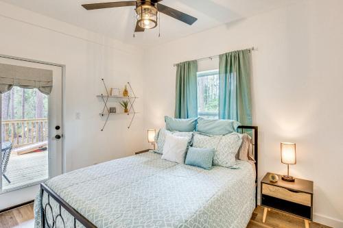 Un dormitorio con una cama con almohadas azules. en Winnsboro Barndominium with Fire Pit and Large Deck!, en Winnsboro