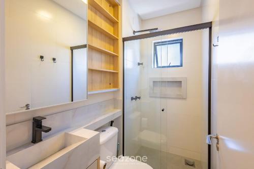 Koupelna v ubytování Apto moderno a 800m da praia Itapema JZZ702