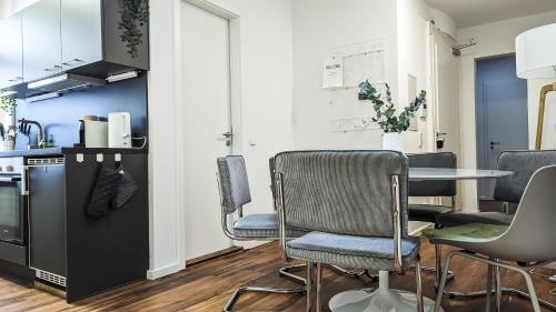a kitchen and dining room with a table and chairs at Leipzig Residenz City-Center Apartments in Leipzig