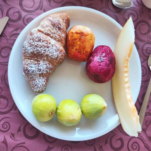 a plate of food with meat and vegetables on a table at B&B La Terrazza Degli Scrittori in Racalmuto