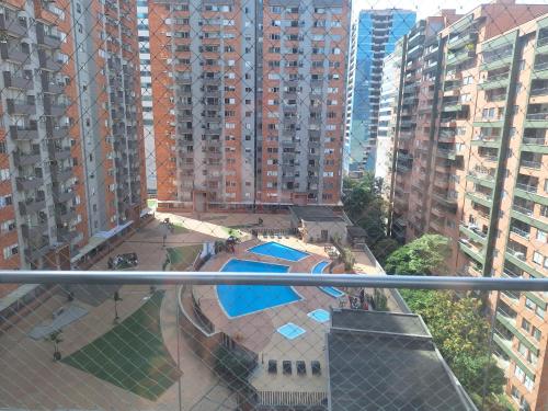 Vista de la piscina de Apartamento en Ciudad Del Rio El Poblado Medellin o alrededores