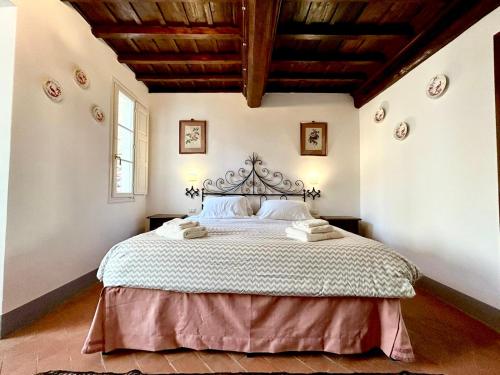 a bedroom with a large bed with a wooden ceiling at Borgia di Firenze in Florence