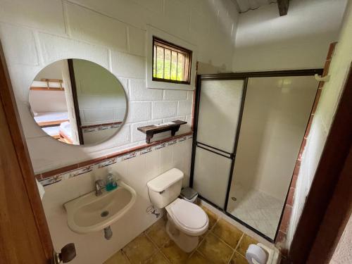 a bathroom with a toilet and a shower and a sink at Cabaña Pazatiempo Sapzurro in Sapzurro