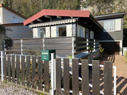 Chalet au bord de l eau