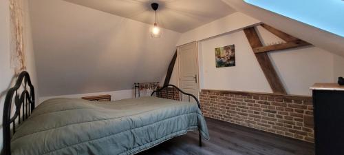 Postel nebo postele na pokoji v ubytování La Grange