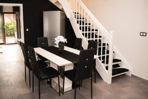 Fotografie z fotogalerie ubytování Zum Käutzchen 120qm Ferienhaus 8 Personen 4 Schlafzimmer v destinaci Nossentiner Hütte