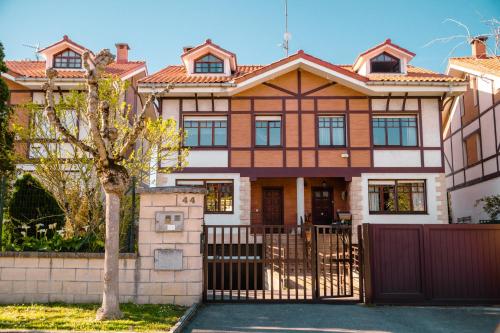 a house with a fence in front of it at Chalet Bilbao-Aeropuerto in Sondika