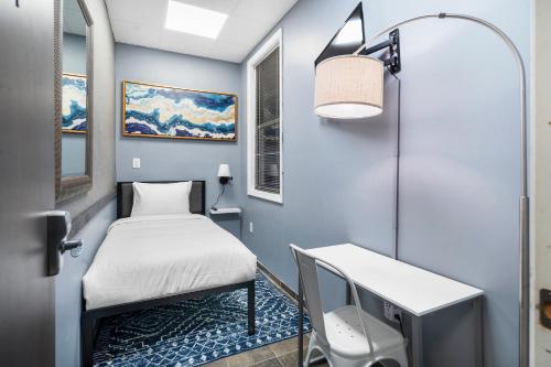 Ένα ή περισσότερα κρεβάτια σε δωμάτιο στο Temple Place Suites 2+3