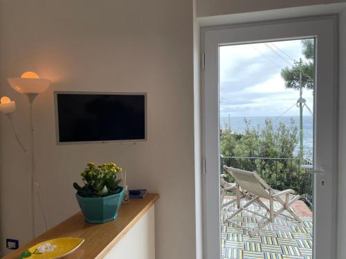 a door leading to a balcony with a view of the ocean at La Cuchina in Capri