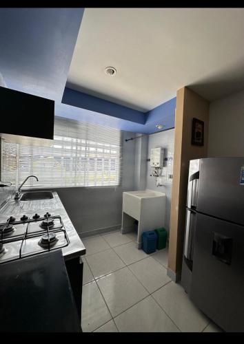 Kuchyň nebo kuchyňský kout v ubytování Apartahotel a 2 km del Parque del Café, 104A