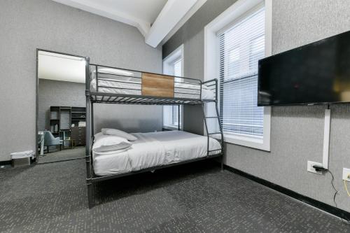 Ένα ή περισσότερα κρεβάτια σε δωμάτιο στο Temple Place Suites 2+3