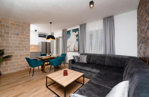 APARTMENTS4YOU SUPETAR 5 - brand NEW luxury 2-BR - 200 meters from the beach - free parking - beautiful terrace