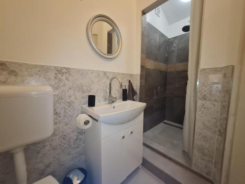 Kossuth Apartmanház 2890 Tata, 1 Komáromi utca kép - 3