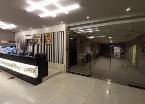 a lobby with a glass door in a building at سيلين الزهراء in Jeddah