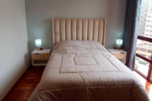 a bedroom with a large bed with two night stands at Estudio a estrenar en Miraflores in La Paz