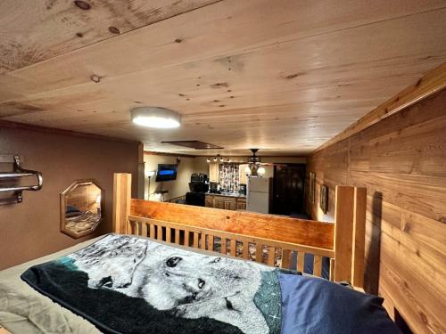 a bedroom with a bed with a picture of polar bears on it at Best Bear Lodge in Irons