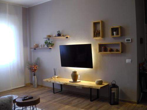 Μια τηλεόραση ή/και κέντρο ψυχαγωγίας στο B&b ARCOBALENO - 2 min walk to Bernina Express