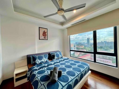 a bedroom with a bed and a large window at Casa Residency Service Apartment By Moonlight in Kuala Lumpur