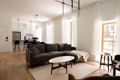 a living room with a couch and a table at La Maison Rasco in Montréal