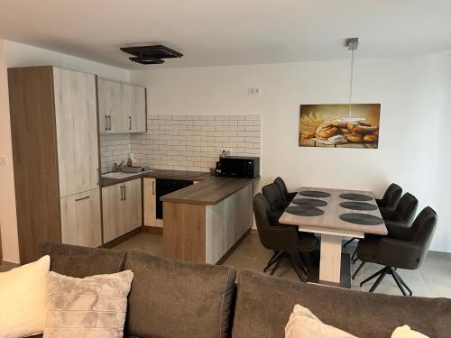 Napfény Apartman ll. 9400 Sopron, Mühl Aladár utca 33 fsz 1. kép - 3