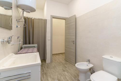 Ένα μπάνιο στο Appartamento Belsito 15