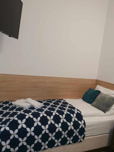 a bed with a black and white blanket on it at Eisenerzer Apartments - Radmeisterhaus in Eisenerz