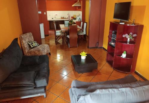a living room with a couch and a table at Departamento en Cuenca in Cuenca