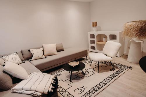 a living room with a couch and two chairs at Individuelle und zentrale Boho Appartments in Coburg in Coburg