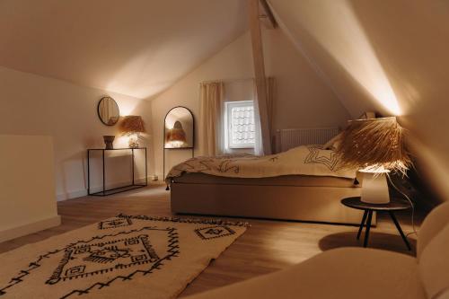 a bedroom with a bed and a large window at Individuelle und zentrale Boho Appartments in Coburg in Coburg