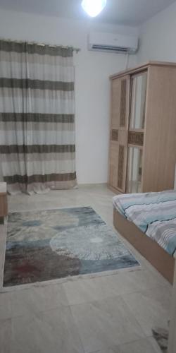 a bedroom with a bed and a rug on the floor at شقه امام كلية الطب in Alexandria