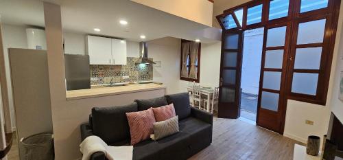 Una cocina o cocineta en APARTMENT IN THE CENTER OF THE OLD TOWN.