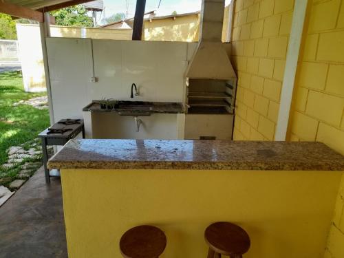 a kitchen with a sink and a counter top at Chácara Ben te vi in Ribeirão Preto