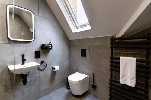 Bilik mandi di Longshaw Loft