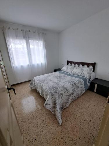 a bedroom with a bed and a window at Apartamento Aventura in Salou